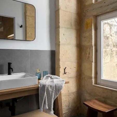 Numru 27 Expertly Restored Small House Of Character *