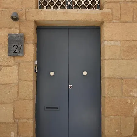 Numru 27 Expertly Restored Small House Of Character *