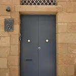Numru 27 Expertly Restored Small House Of Character *