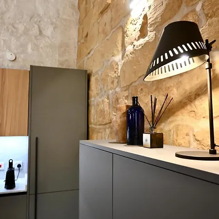 Apartment Numru 27 Expertly Restored Small House Of Character *