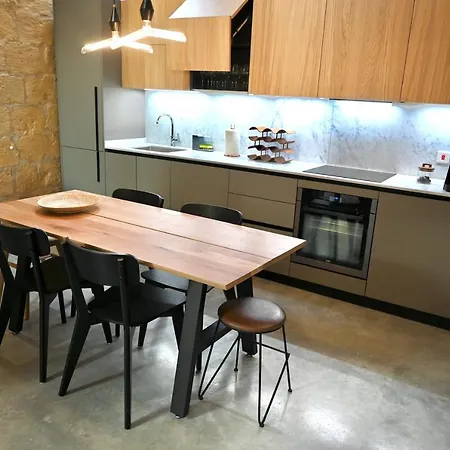 Numru 27 Expertly Restored Small House Of Character Apartment *