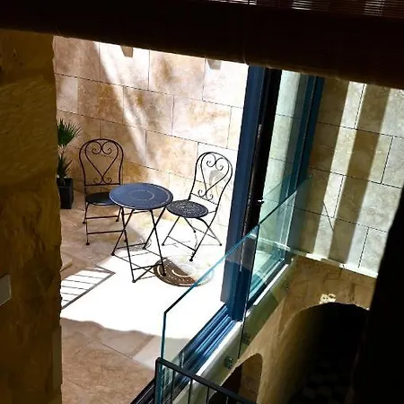 Numru 27 Expertly Restored Small House Of Character Apartment