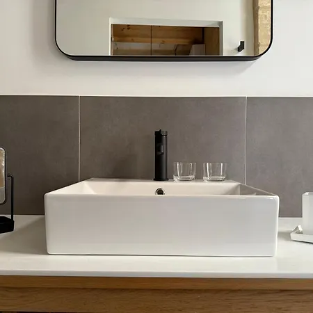 Numru 27 Expertly Restored Small House Of Character *