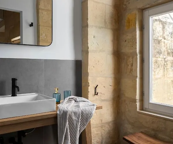 Numru 27 Expertly Restored Small House Of Character *