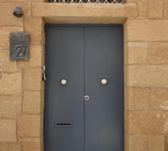 Numru 27 Expertly Restored Small House Of Character *